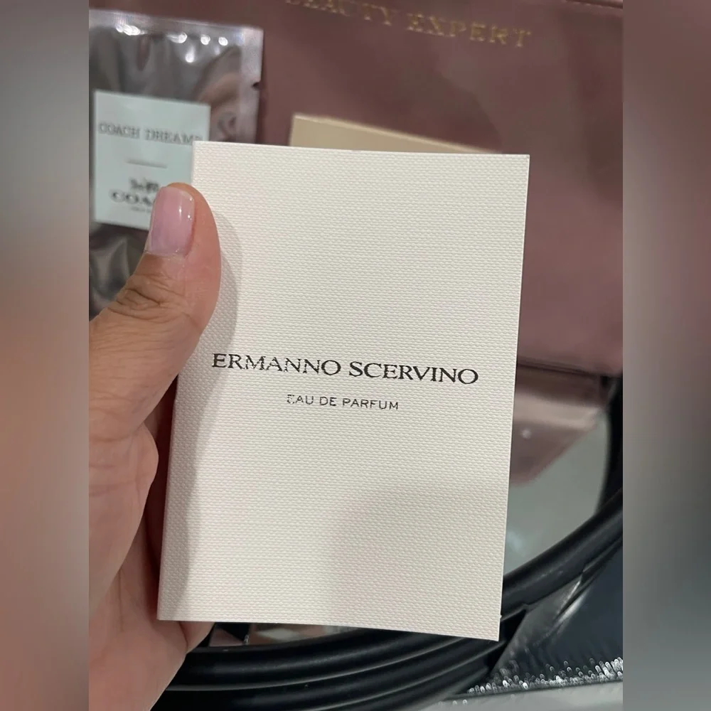 8 Items- Womens Fragrance Liquid Eau de Parfum Samples Size and Beauty Bag NEW - Picture 6 of 9